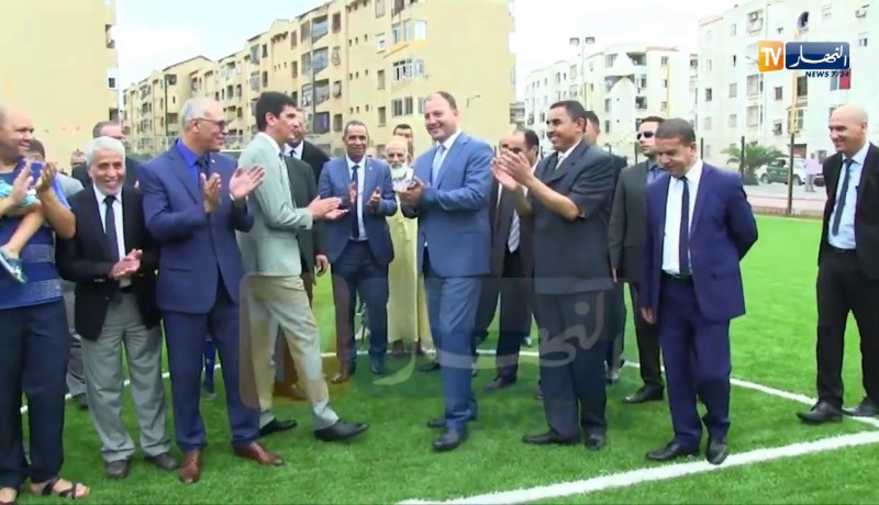 شاهد مهارة وزير الشباب والرياضة “محمد حطاب” في لعب كرة القدم