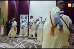 النعامة: فرقة من ذوي الإحتياجات الخاصة يقدمون الرقصة المعروفة بالعلاوي في يومهم الوطني