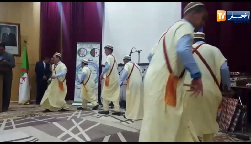 النعامة: فرقة من ذوي الإحتياجات الخاصة يقدمون الرقصة المعروفة بالعلاوي في يومهم الوطني