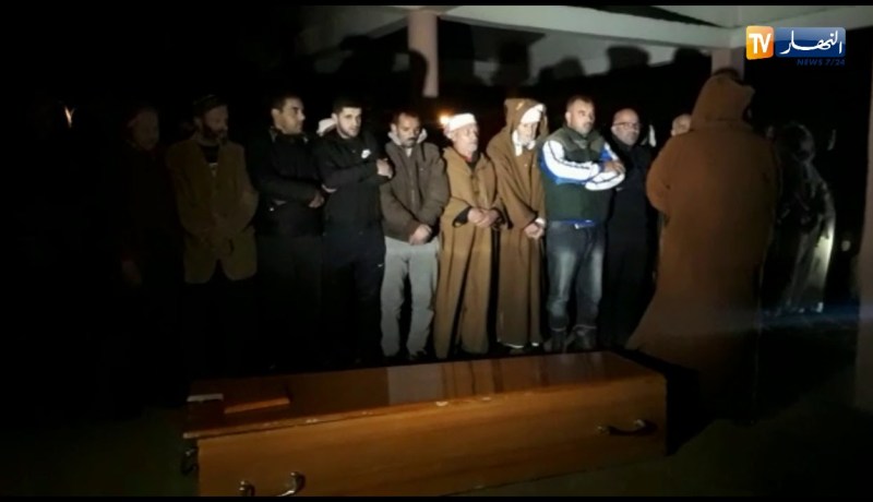 تشييع جنازة الفتاة البالغة من العمر 17 سنة من ولاية الشلف بمقبرة اولاد فارس
