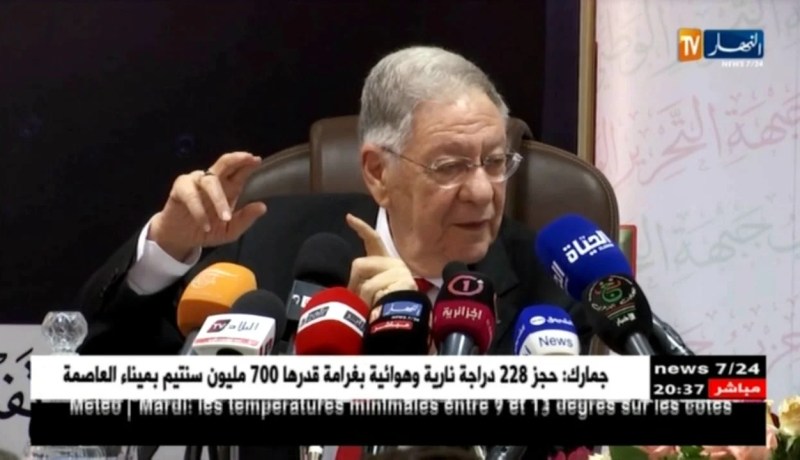 سياسة: ولد عباس يخطف الأَضواء بخرجاته الغريبة