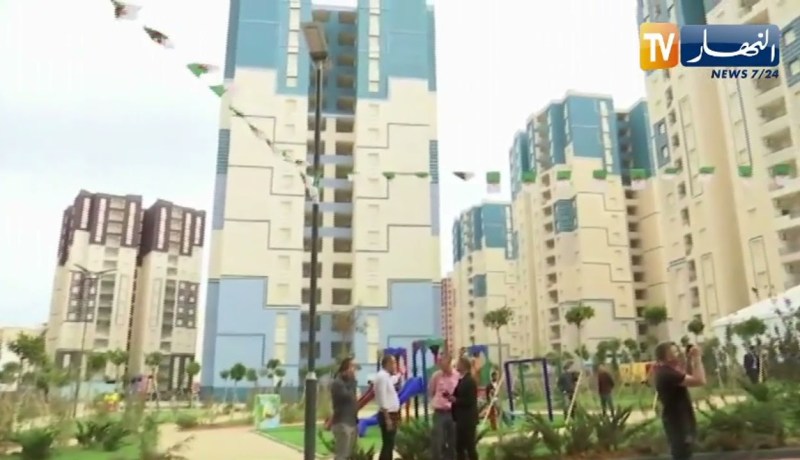 العاصمة: الوزير الأول يشرف على توزيع 5 ألاف وحدة سكنية من مختلف الصيغ