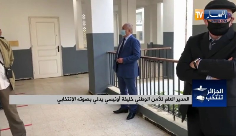 المدير العام للأمن الوطني “خليفة أونيسي” يدلي بصوته الإنتخابي