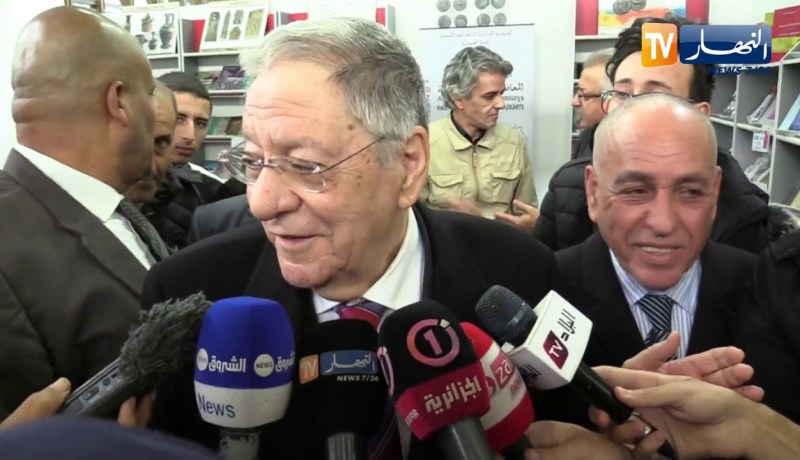 ولد عباس: “نقرا كامل الكتّاب غير لي يجرّح ويسب”