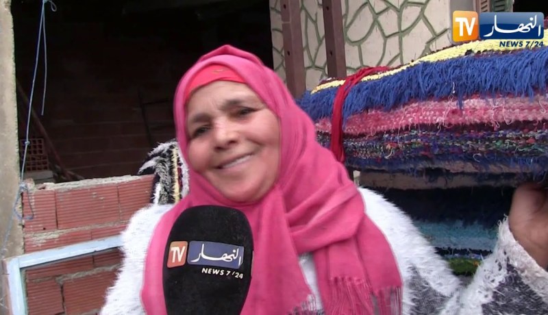 سوق أهراس: السيدة دزاير تحافظ على صناعة المنسوجات والزرابي بالطريقة التقليدية