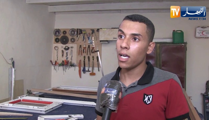 الوادي: شاب يجسد نموذج لسيارة صغيرة وصناعة جزائرية خالصة