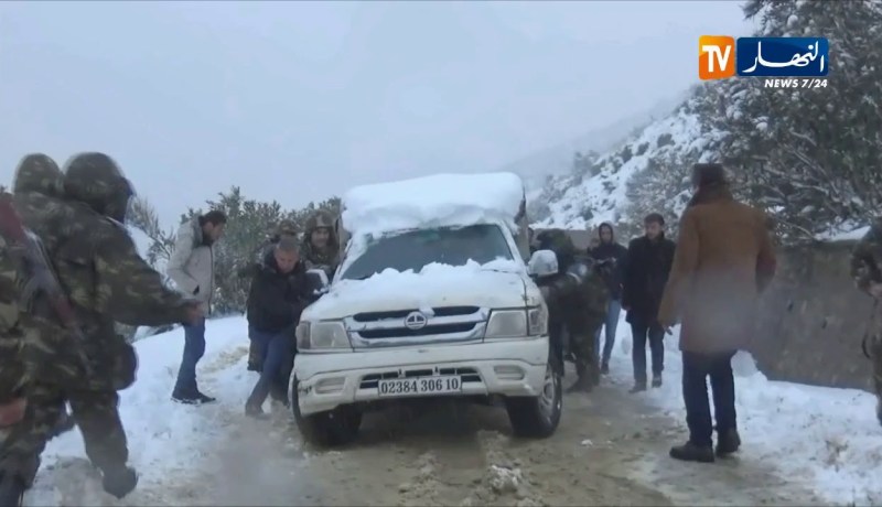دفاع: وحدات الجيش الوطني تتدخل لفك العزلة عبر عدة مناطق شمال الوطن