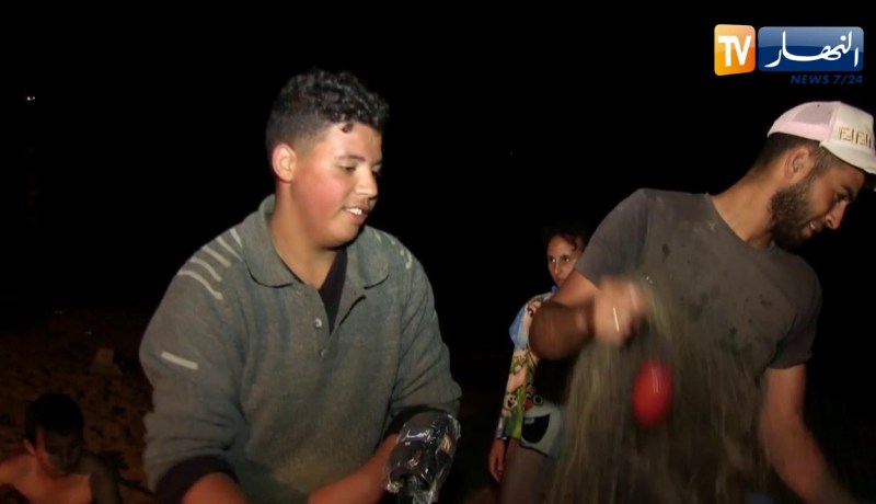 عين تموشنت: الصيادان منصف وأيمن   وجوه متعبة بمصدر دخل ليلي