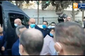 لحظة وصول وزير الصحة إلى العيادة المتعددة الخدمات بـ “حي الموز” للإشراف على حملة التلقيح ضد كورونا