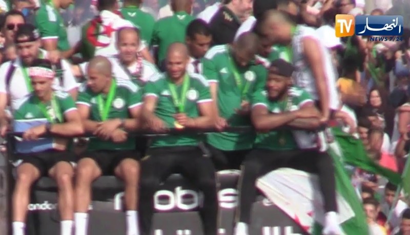 ملايين الجزائريين يخصون أبطال إفريقيا بإستقبال خرافي