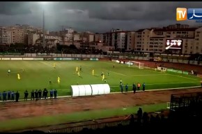 أجواء رائعة من ملعب الوحدة المغاربية ببجاية يصنعها الأنصار