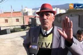 سكيكدة/ “عمي صالح علي لعور”…الوحيد الذي لازال يمارس مهنة اللحام المتجول