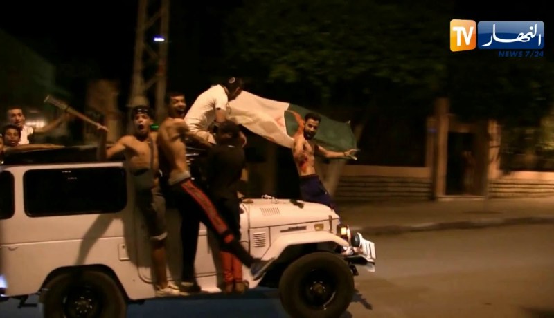 الشلف: إحتفالات عارمة وسط الأحياء والشوارع عقب فوز المنتخب الوطني بكأس إفريقيا