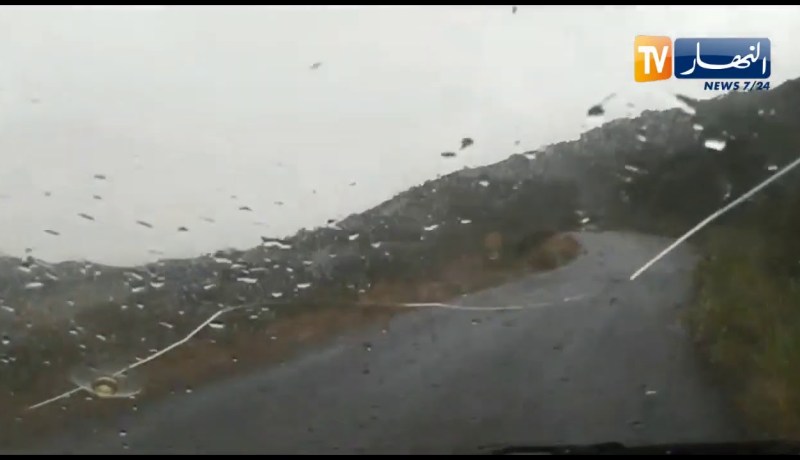 بجاية: شاهد تساقط أمطار رعدية ساهمت في إخماد مخلفات حريق بوحاثم