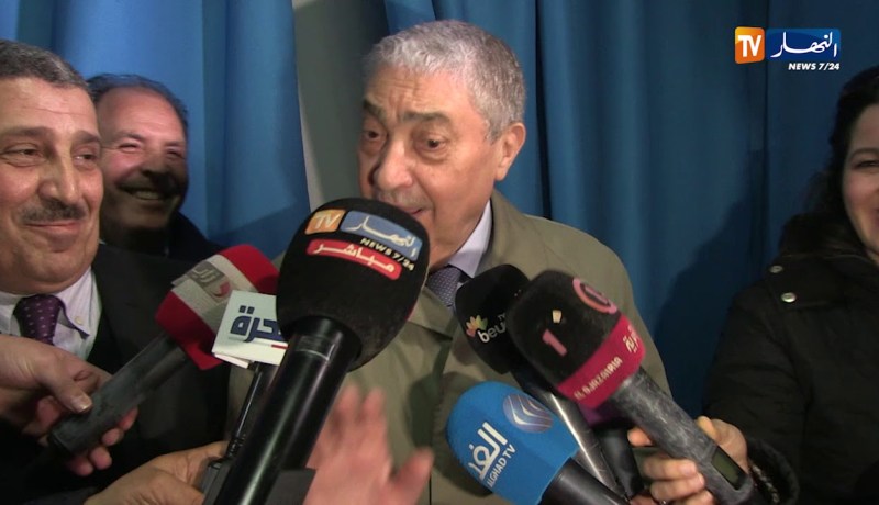 بن فليس يرد على صحفي.. أنا لست بن علي