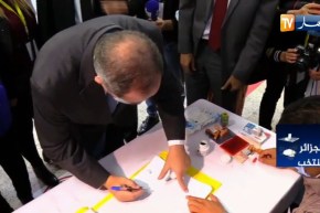 وزير الخارجية “صبري بوقادوم” يدلي بصوته الإنتخابي حول مشروع تعديل الدستور