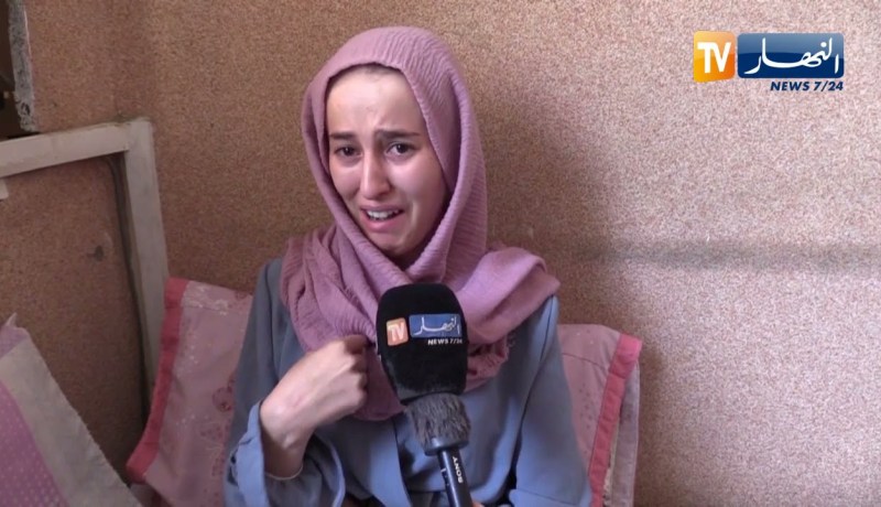 تيزي وزو: بعد هدم منزلها من طرف مقاول..  عائلة يحاوي ببوغني في الشارع