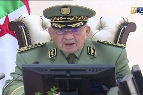 الفريق أحمد قايد صالح: “الجيش يسعى دائما إلى إستحضار ماضيه العريق ومواكبة سمعة بلده”