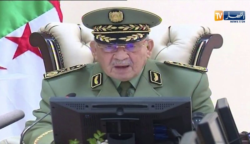 الفريق أحمد قايد صالح: “الجيش يسعى دائما إلى إستحضار ماضيه العريق ومواكبة سمعة بلده”