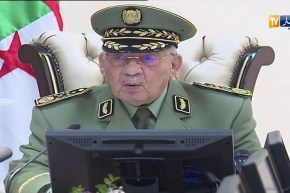 الفريق أحمد قايد صالح: “دروس هذه السنة لإطارات الجيش ستكون متعلقة بالاقتصاد والدفاع الوطني “