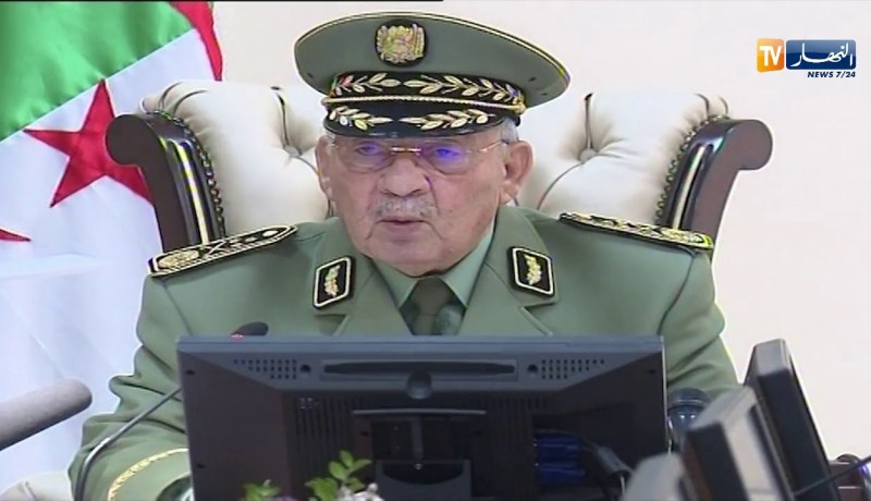 الفريق أحمد قايد صالح: “دروس هذه السنة لإطارات الجيش ستكون متعلقة بالاقتصاد والدفاع الوطني “