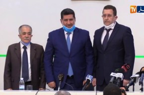 “مراسم إستلام وتسليم المهام بين الوزيرين “شريف عماري” و”عبد الرحمان حمداني