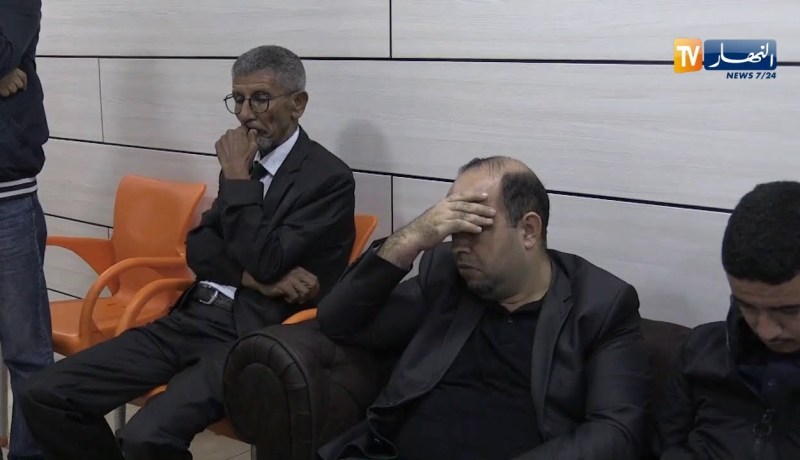 شاهد..أجواء الحزن والأسى داخل مقر مجمع الشروق بعد وفاة مديره العام الإعلامي “علي فضيل”