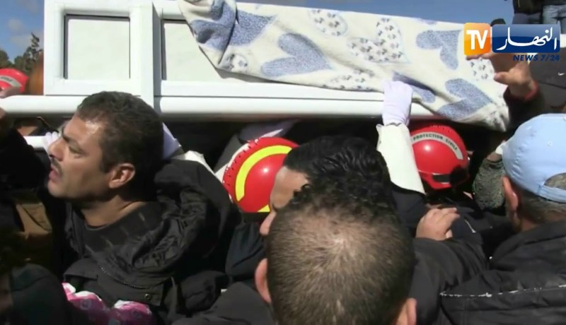 برج بوعريريج: تشييع جثمان الطالب الجامعي الراحل “أصيل بلالطة” إلى مثواه الأخير