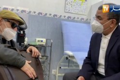 الوزير الأول لمكفوف تلقى اللقاح :” بارك الله وفيك أنت إنسان واعي رغم ظروفك وجيت !”