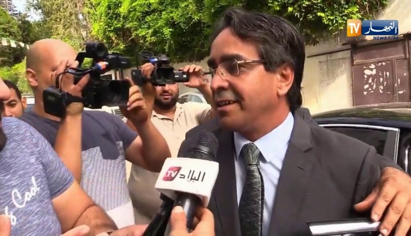 شاهد..هذا ما قاله “جميعي” للصحفيين أثناء وصوله إلى مقر حزب الأفلان