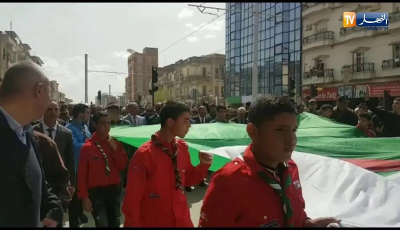 بدوي يشارك في مسيرة وسط مدينة سطيف بمناسبة احياء ذكرى مجازر 8 ماي 1945