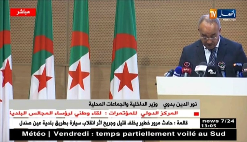 وزير الداخلية “نور الدين بدوي” يلقي كلمته خلال اللقاء الوطني لرؤساء المجالس البلدية و الولائية