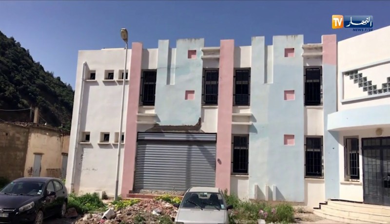 طالع هابط: عورة وزاد كلها كلب.. هذه هي حمام ملوان