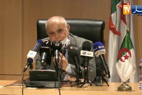 مراسم تسليم واستلام مهام وزارة الطاقة بين عرقاب وعبد المجيد عطار