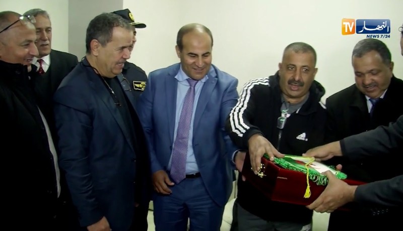 “مدوار” يكرم والي بشار وإدارة شبيبة الساورة على هامش المكتب التنفيذي للرابطة