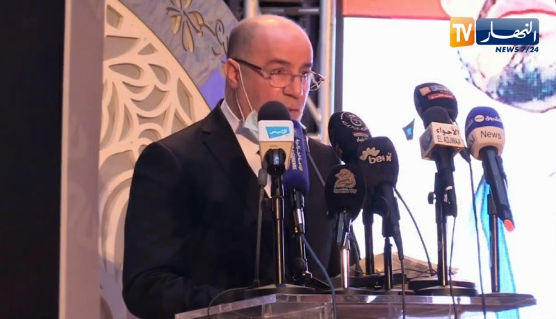 رئيس الجمهورية: شهر نوفمبر يستعد ليضيف لبلادنا إنجازا دينيا و علميا و ثقافيا جديد و هو جامع الجزائر