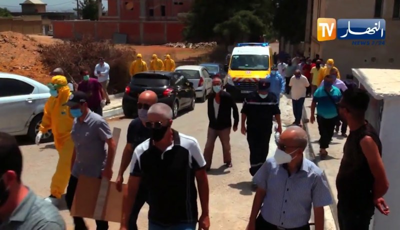 تشييع جنازة عون الحماية المدنية الذي توفي بسبب كورونا