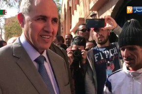 بشار/ ميهوبي يعد مجموعة من الشباب بقطب رياضي بالجنوب