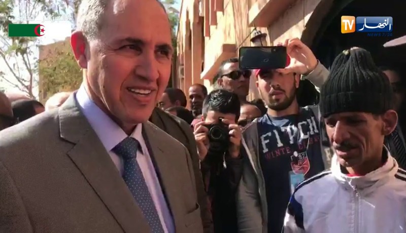 بشار/ ميهوبي يعد مجموعة من الشباب بقطب رياضي بالجنوب