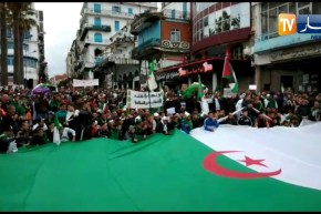 مسيرة سلمية في سكيكدة بشعار ” لا للنظام الفاسد !! “