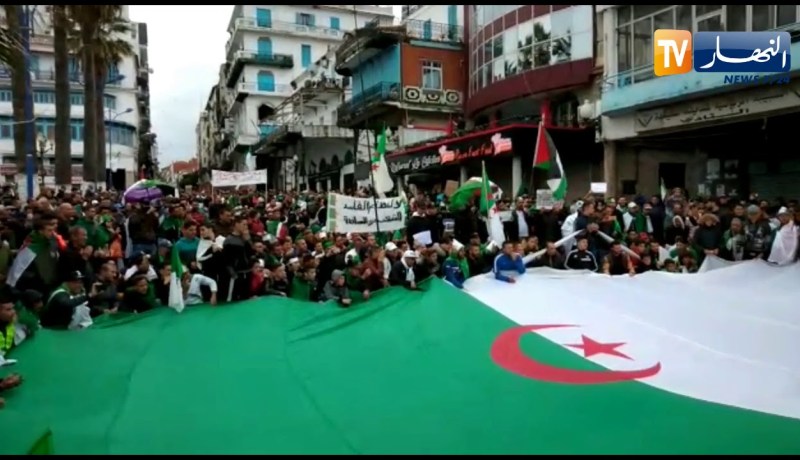 مسيرة سلمية في سكيكدة بشعار ” لا للنظام الفاسد !! “