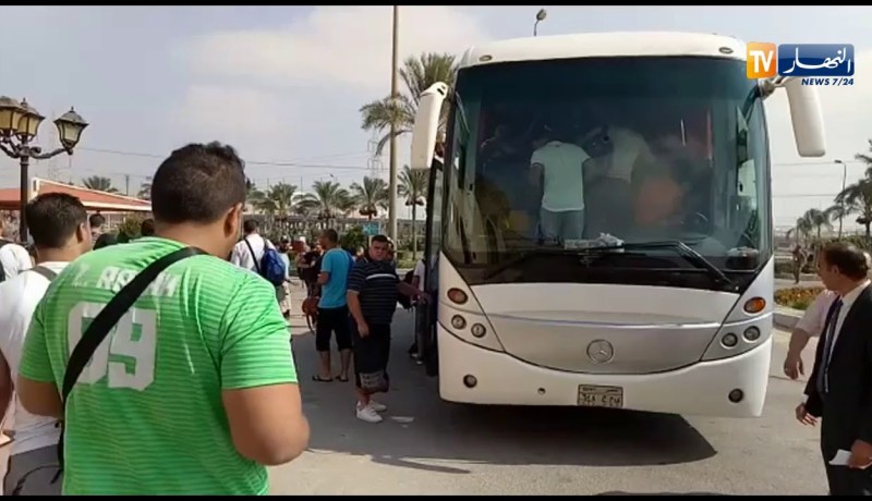 4 حافلات تقل فوج آخر من المناصرين إلى مطار القاهرة الدولي من أجل العودة لأرض الوطن