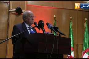 كريم يونس: الموظف الجزائري يجب أن بحترم دولته ورئيسه وحكومته