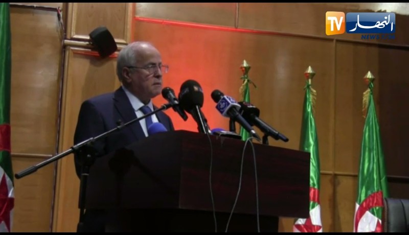 كريم يونس: الموظف الجزائري يجب أن بحترم دولته ورئيسه وحكومته