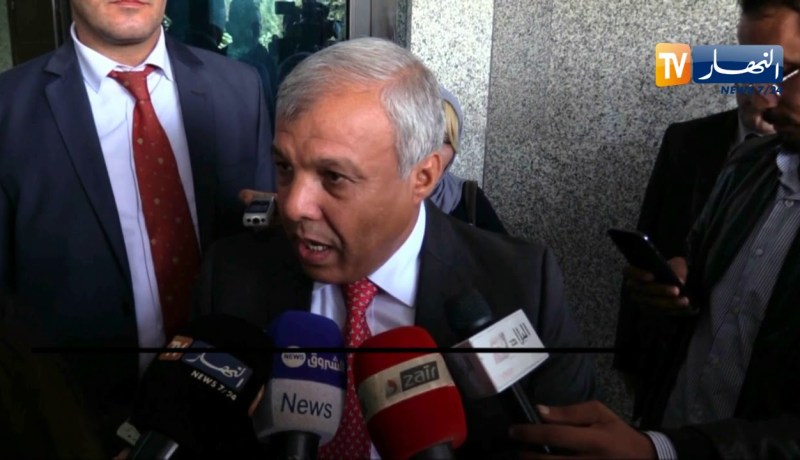 مالية: طلب مصدر الأموال التي تزيد عن ألف أرور .. تناقض بين الحكومة والبنك المركزي