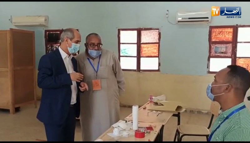 الوالي المنتدب “ساعد شنتوف” يؤدي واجبه الإنتخابي في المركز عبد الكريم المغيلي