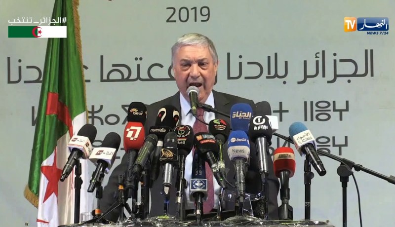 بن فليس: “تسليم الجزائر للشباب يجعلها نوارة بين الدول”