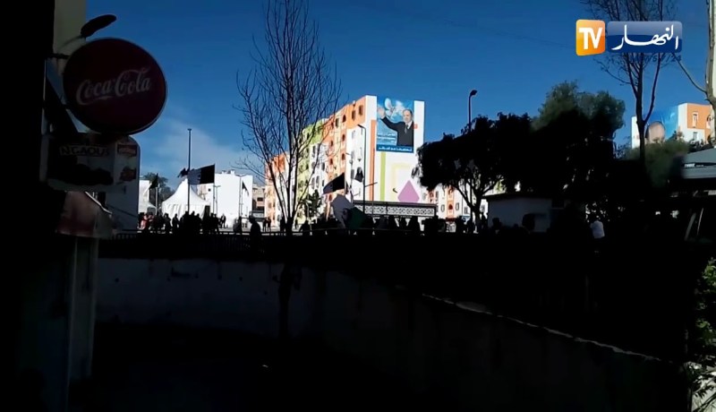 لحظات قبل وصول الرئيس بوتفليقة إلى عين النعجة