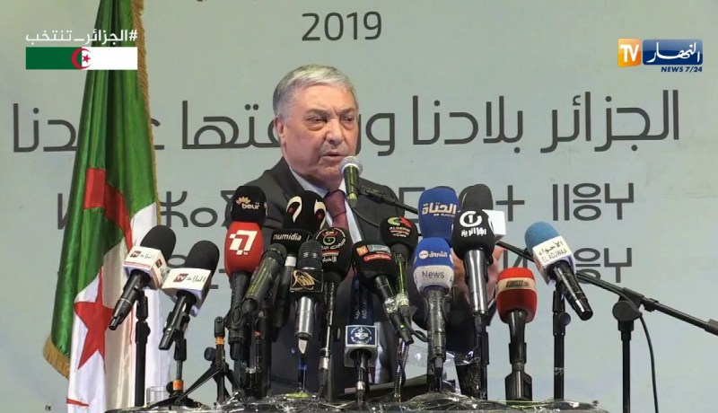 بن فليس: “مانيش طامع فالمسؤولية جبت حلول للشعب الجزائري..ونبدا بالزواولة المضرورين”