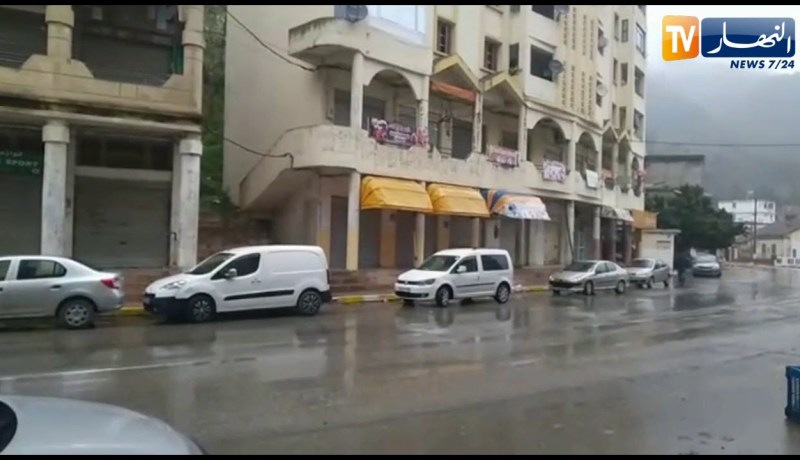 بجاية: تجاوب التجار المعنيين مع قرار غلق محلاتهم وتوقف أنشطتهم تطبيقا للحجر المفروض بسبب الجائحة